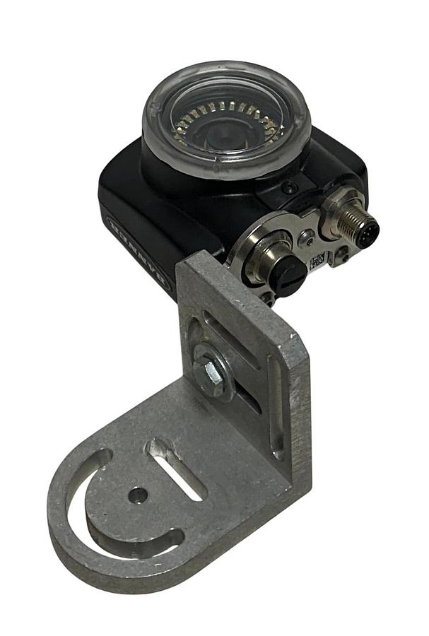 Used BANNER IVUTGPR08 / 81940 iVu SERIES IMAGE SENSOR I/O 8mm PNP RED w/ BRACKET USNP