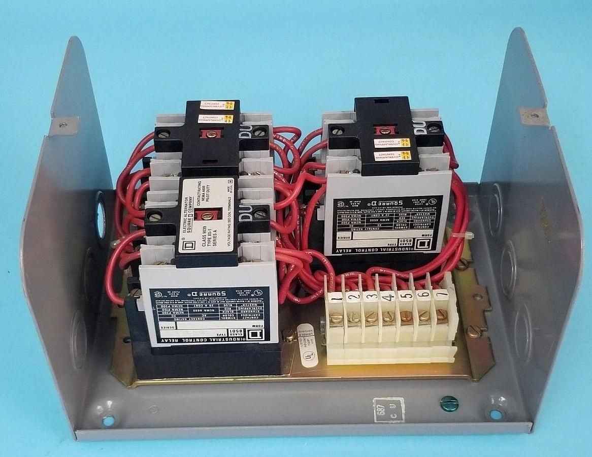 Used SQUARE D 8903 TYPE L LIGHTING CONTACTOR 8501-X0-21S1 , 8501-X0-22S1 120V 60HZ