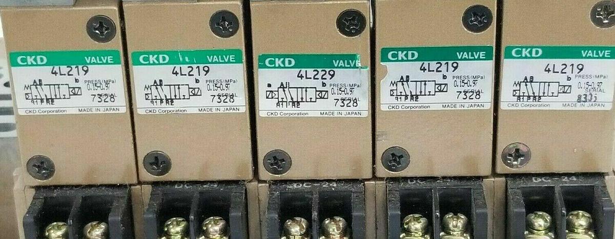 Used CKD 022001 MANIFOLD BLOCK W/ (5) 4L219 & (1) 4L229 SOLENOID VALVES, P5132M0R