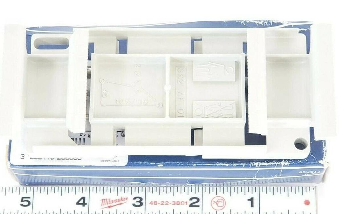 Used LOT OF 3 NIB TELEMECANIQUE GK2AF01 MOUNTING PLATES 025596