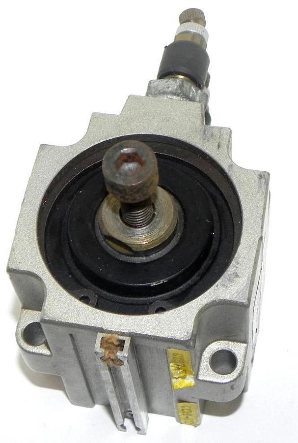 Used SMC CDQ1B50-20D CYLINDER CDQ1B5020D 140PSI