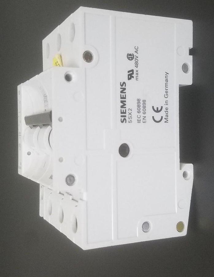 Used SIEMENS 5SX23 CIRCUIT BREAKER 5SX23D6, 400V, 6A, 3P W/ 5SX9100-HS CONTACT BLOCK
