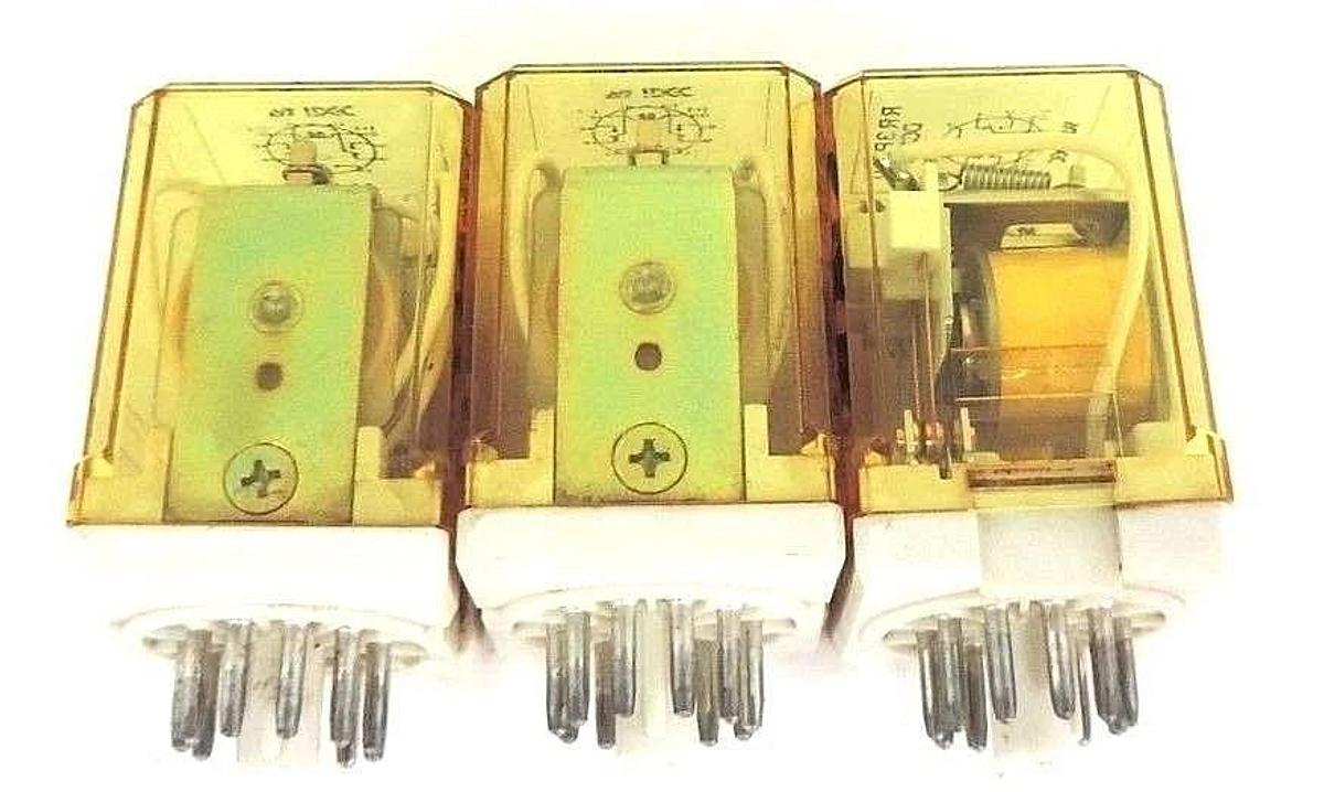 Used LOT OF 3 IDEC RR3PA-U-DC24V RELAYS RR3PA-U RELAYS PLUG-IN 3PDT, 10A, 24VDC