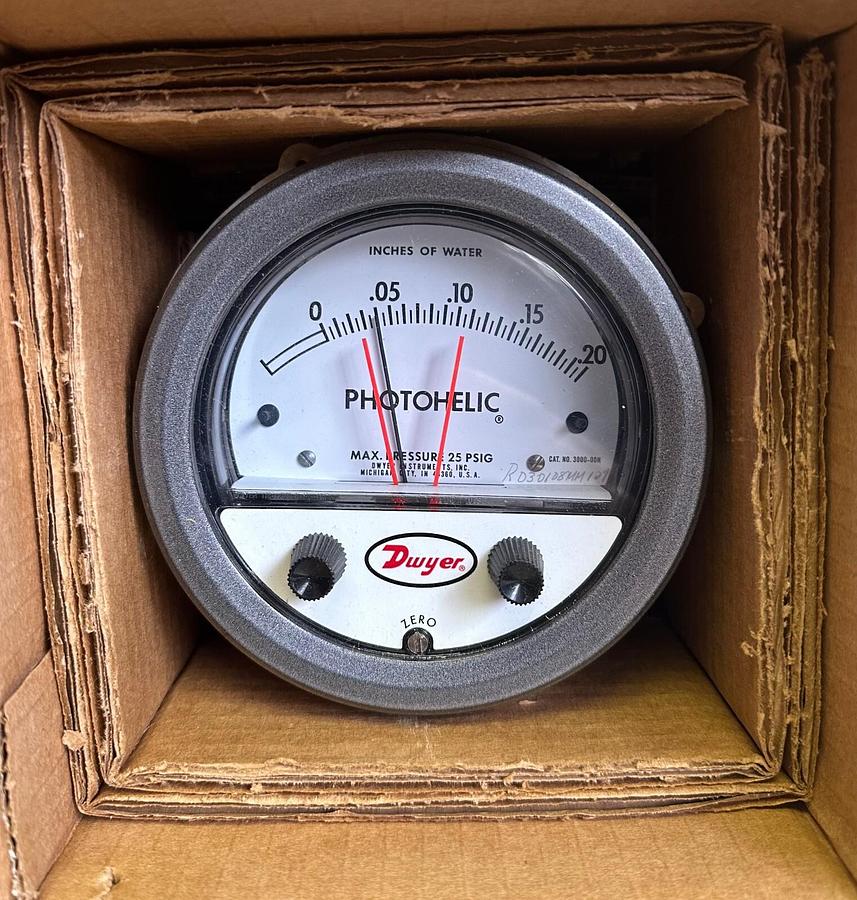 Used NEW DYWER 3000-00N / 300000N SERIES 3000 PHOTOHELIC PRESSURE SWITCH/GAGE