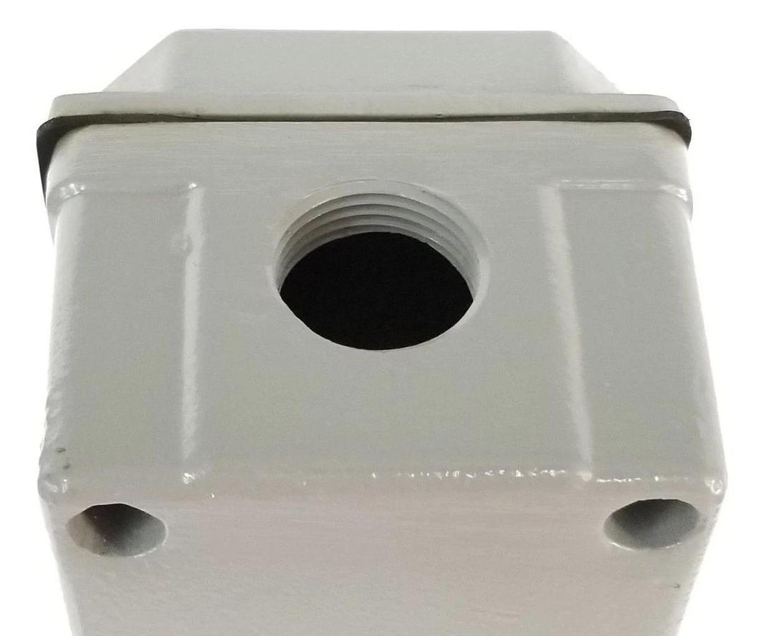 Used NIB EATON CUTLER HAMMER 10250TN21 PUSHBUTTON ENCLOSURE SER. B1 6 ELEMENT