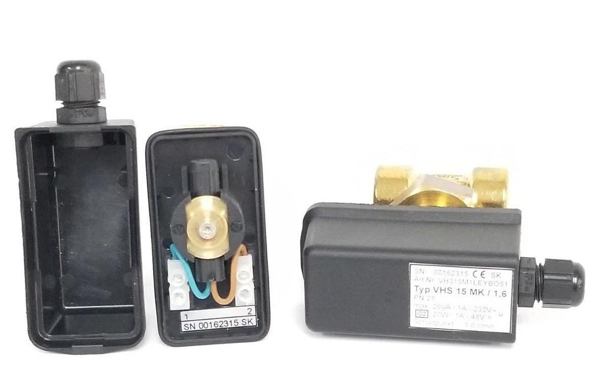 Used LOT OF 2 LEYBOLD SIKA VHS 15 MK / 1,6 FLOW SENSORS 1.6L/MIN, VH315M1LEYBO51