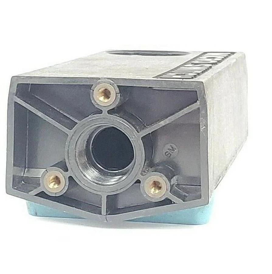 Used HONEYWELL FE-MLS8C PHOTOELECTRIC CONTROL 40 FOOT RANGE 115 VAC INPUT