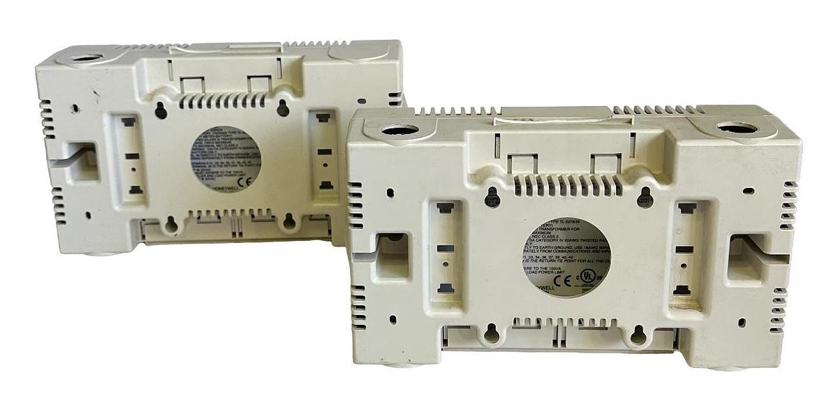 Used 2 HONEYWELL W7760A-2011 / W7760A2011 BUILDING MANAGER CONTROLLERS EXCEL 15 24Vac
