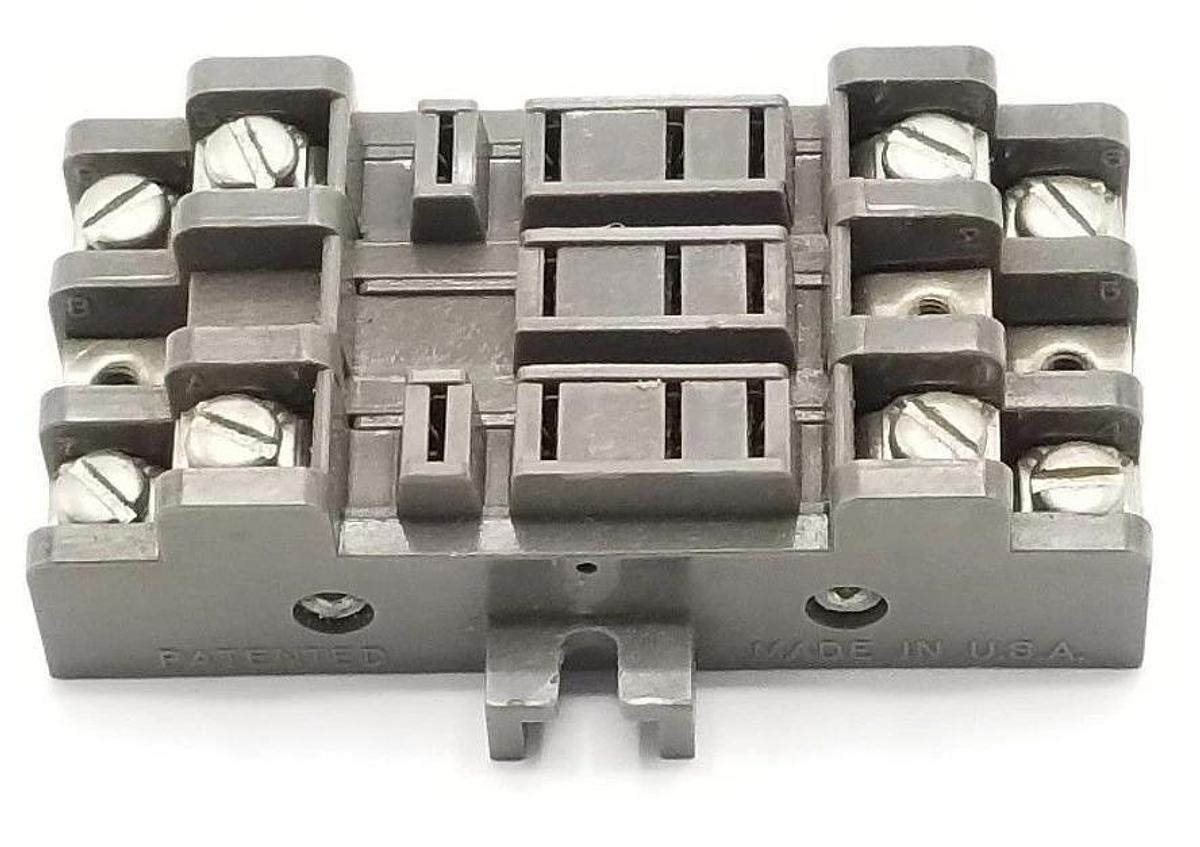 Used POTTER & BRUMFIELD 27E121 RELAY BASE 10A, 300V