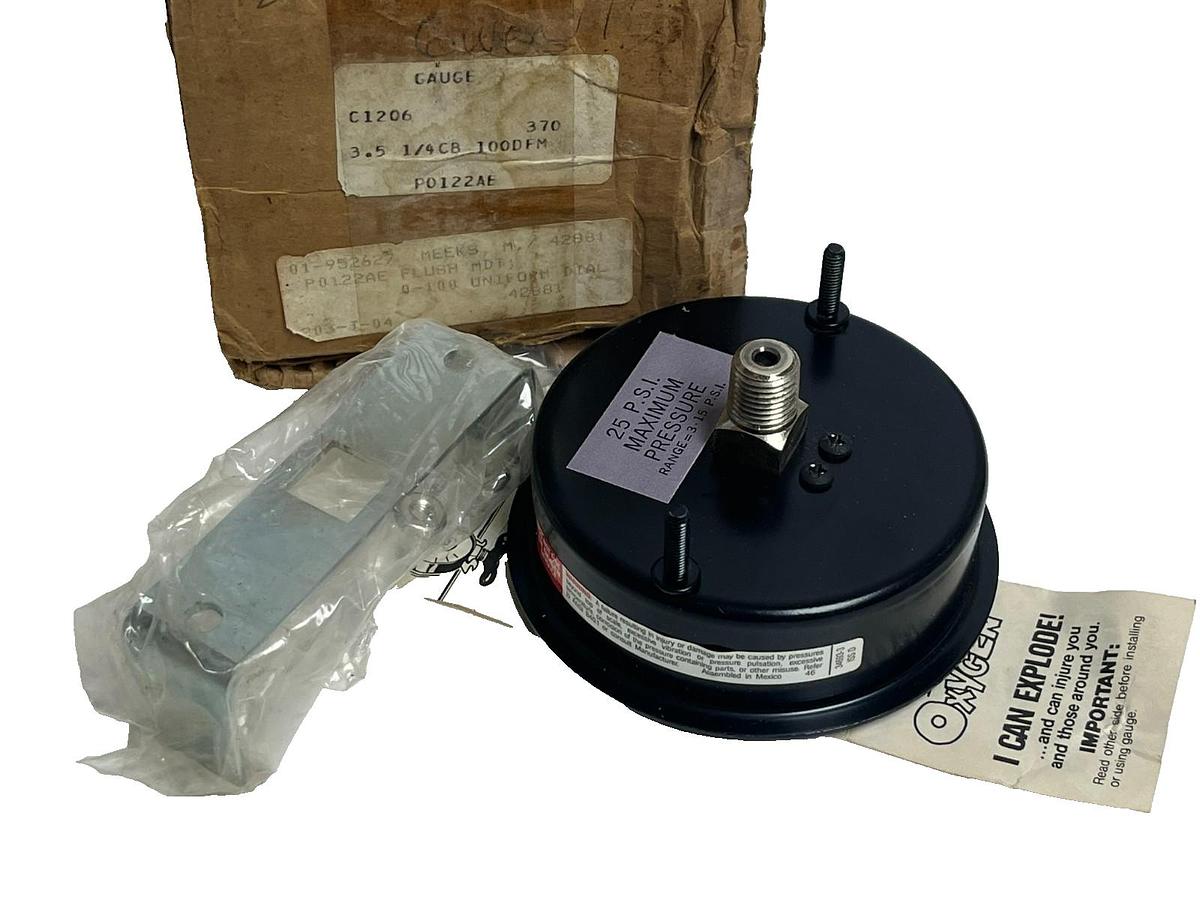 Used Foxboro P0122AE Flush Mount Pressure Gauge 3-15 PSI 0-100 Dial New Open Box