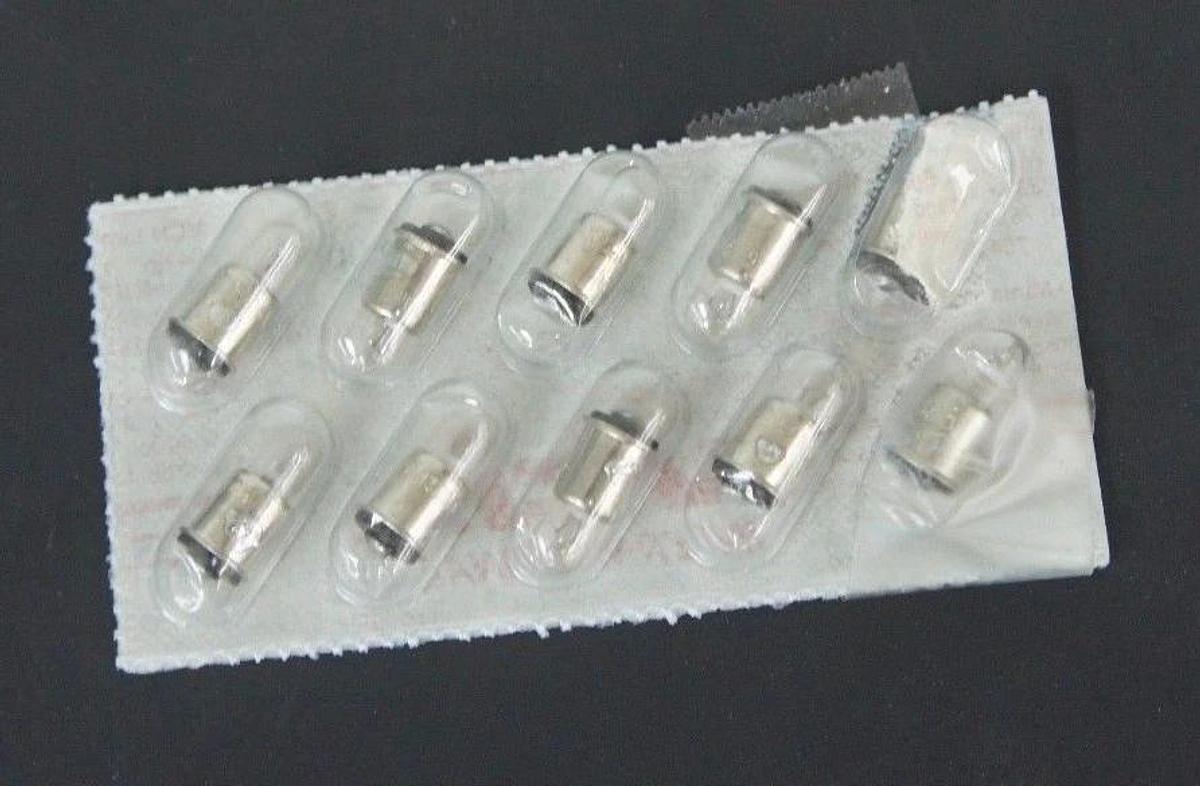 LOT OF 101 NEW CHICAGO MINIATURE NO. 328 MINI LIGHT BULBS T-1-3/4, 0.2A, CM328