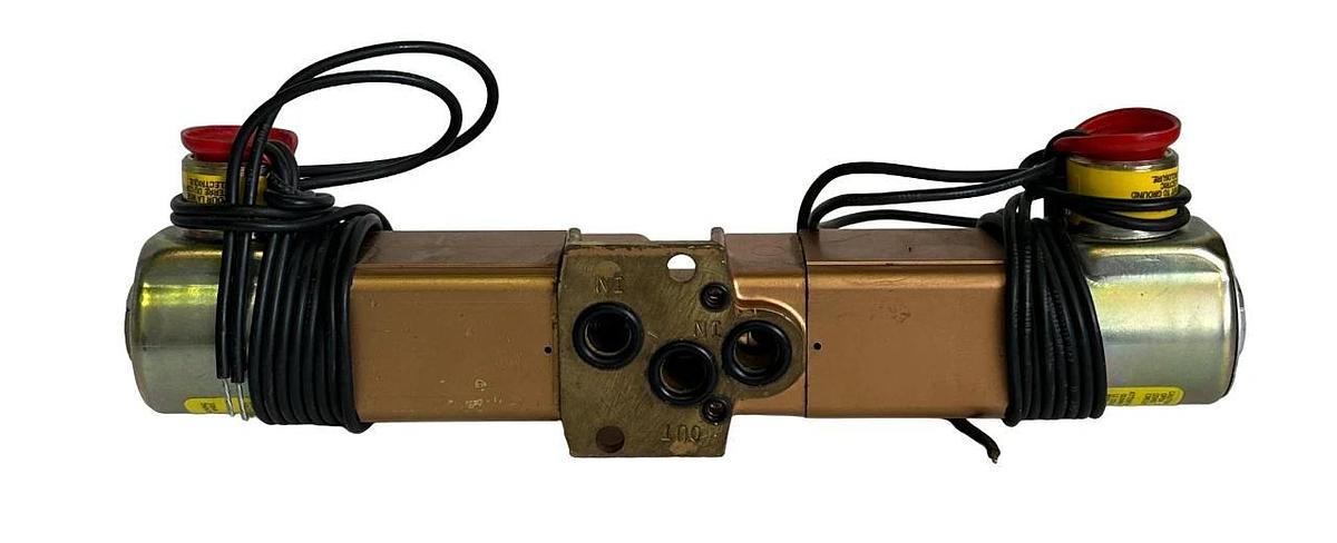 NEW VERSA VALVES VGG-8332-30 / VGG-8332 DIRECTIONAL SOLENOID VALVE NNB