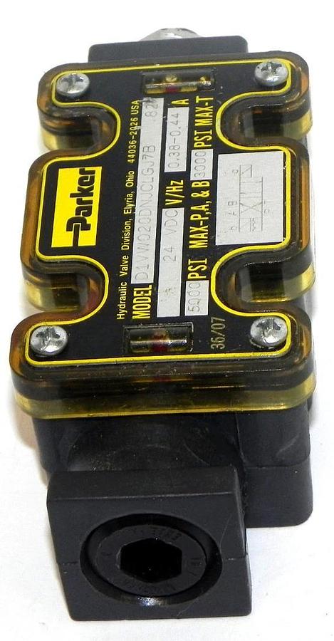 NEW PARKER D1VW020DNJCLGJ7B VALVE 24VDC, 0.38-0.44A, 5000PSI MAX-P,A,&B