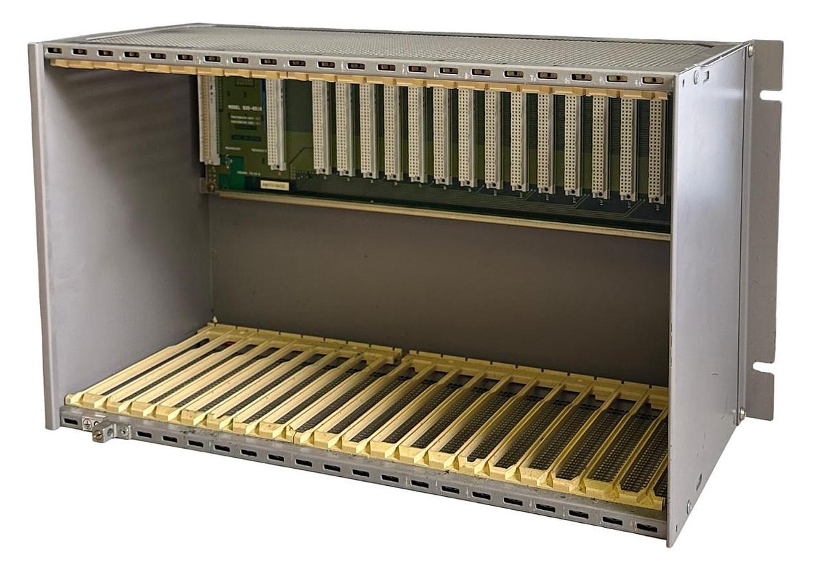 Used SIEMENS 505-6516 / 5056516 16-SLOT SYSTEM 505 PLC CHASSIS PWB2586438-0001