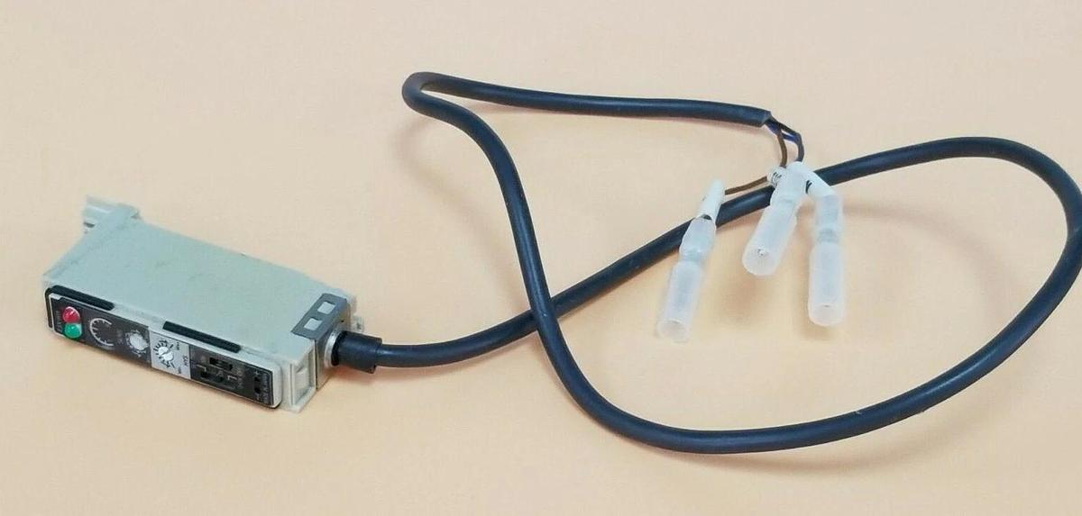 Used OMRON E3X-H11 PHOTOELECTRIC SENSOR 10-30VDC, E3XH11 *MISSING COVER* (20'' LEAD)