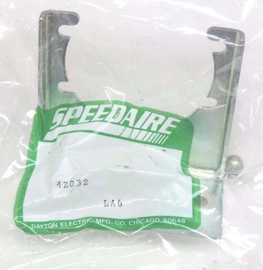 Used BOX OF 16 NEW SPEEDAIRE 4Z032 MOUNTING BRACKETS