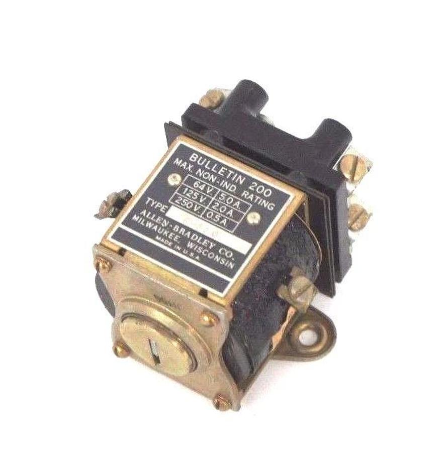 Used ALLEN BRADLEY 200-G-110 RELAY W/ 00D154 COIL 64V