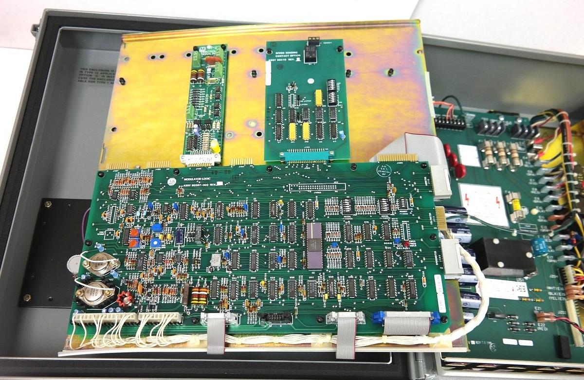 Used NEW ALLEN BRADLEY 1334-DJB ADJ. FREQ. MOTOR DRIVE 1334DJB SERIES B