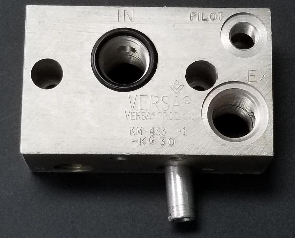 Used VERSA VALVES KM-433-1-KG30 PNEUMATIC MANIFOLD KM4331KG30