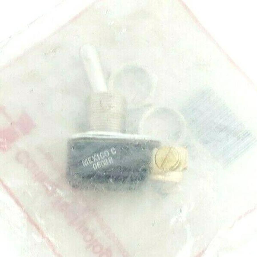 Used LOT OF 7 NIB CARLING TECHNOLOGIES 1X687 110-S-73XG TOGGLE SWITCHES