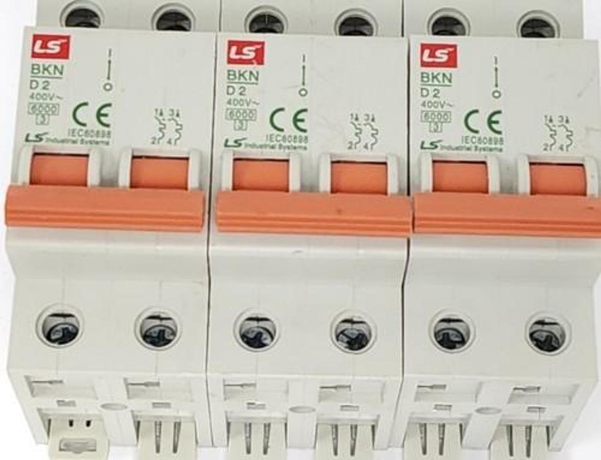 Used LOT OF 3 LS BKN D2 BREAKERS 400V