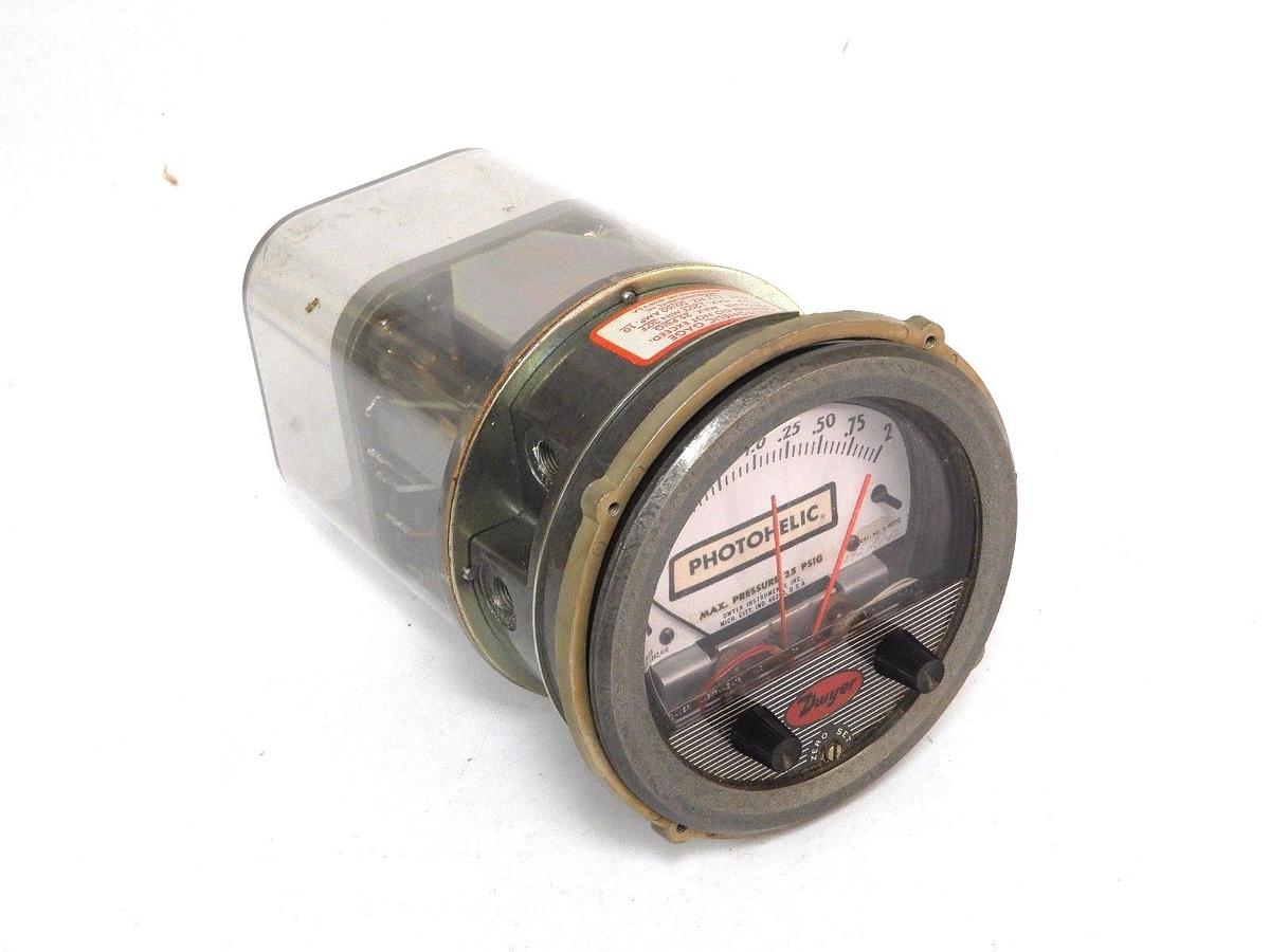 Used DWYER 3002-C PHOTOHELIC PRESSURE SWITCH & GAUGE 25PSIG, 30002 D.C., HH-117VAC
