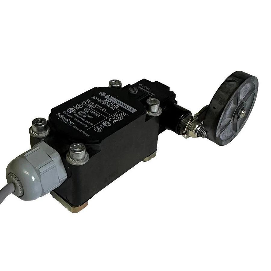 Used TELEMECANIQUE XCK-S / XCKS LIMIT SWITCH BODY W/ ZCKD39 HEAD ZCK-Y39 ROLLER
