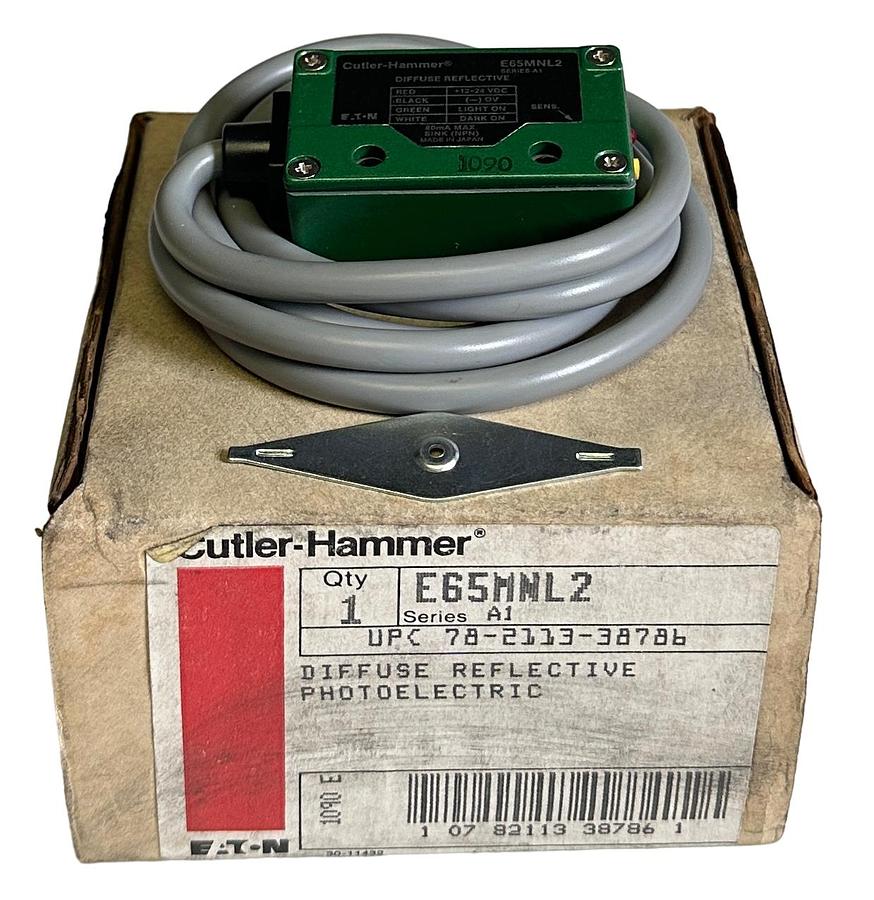 Used NEW CUTLER-HAMMER E65MNL2 SERIES A1 DIFFUSE REFLECTIVE PHOTOELECTRIC SENSOR NSMP