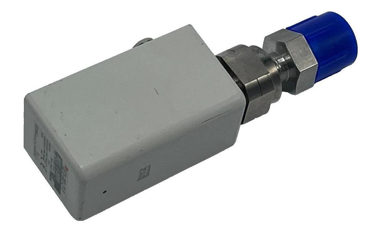SMC ISE70-N02-27-P Digital Pressure Switch 0-1 MPa NPT 1/4 NPN Output 12-24VDC