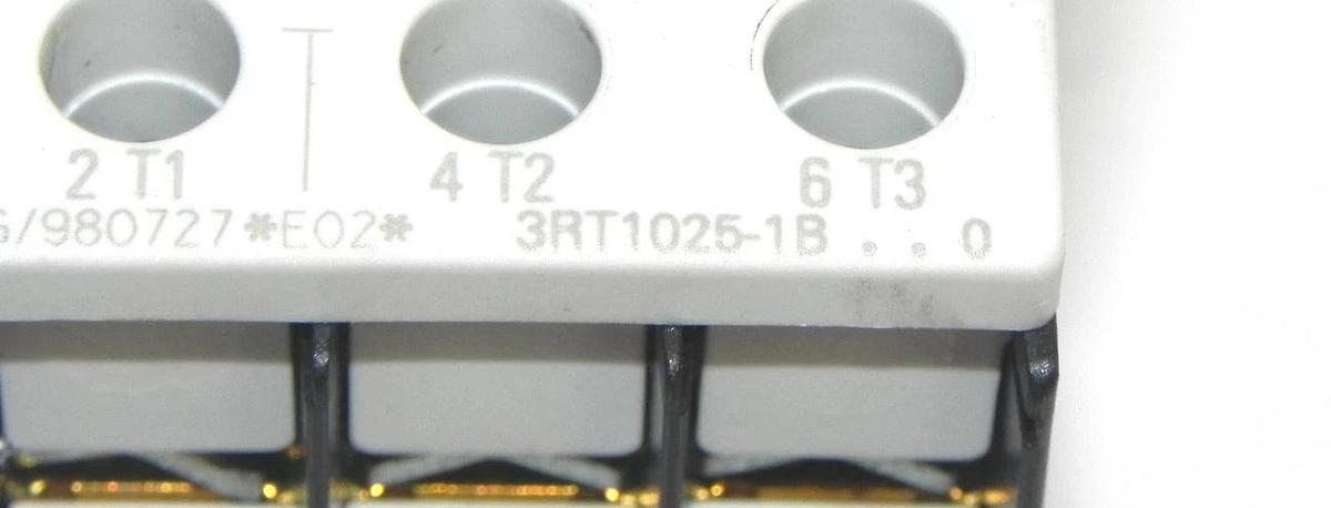 Used SIEMENS 3RT1025-1B CONTACTOR WITH 3RH1921-1FA40 CONTACT BLOCK