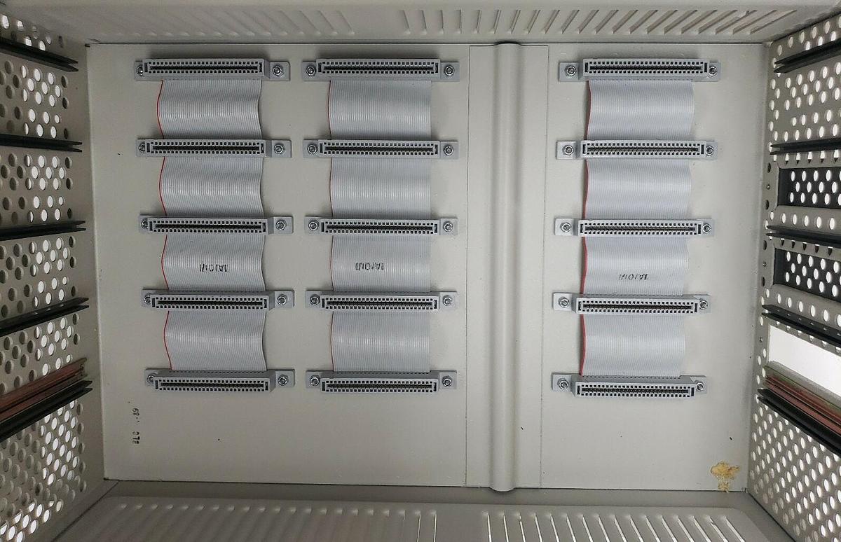 Used NEW AEG MODICON P1-984A-832 PLC SLOT RACK AS-P930-104 AS-984A-832
