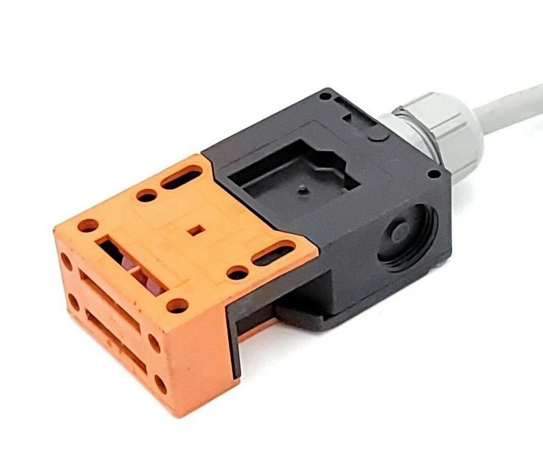 Used SIEMENS 3SE22430XX40 SAFETY INTERLOCK SWITCH 3SE2243-0XX40 4AMP 230VAC