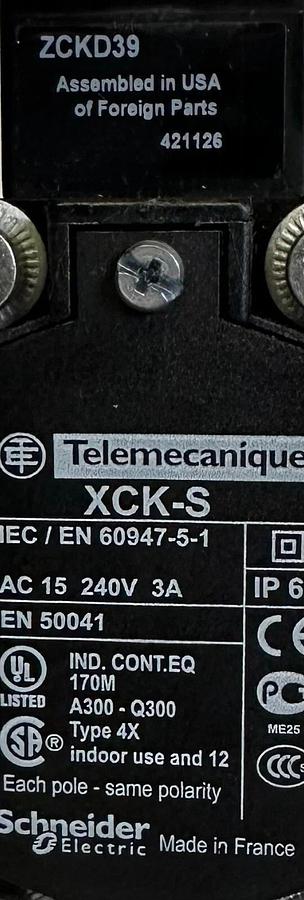 Used TELEMECANIQUE XCK-S / XCKS LIMIT SWITCH BODY W/ ZCKD39 HEAD ZCK-Y39 ROLLER
