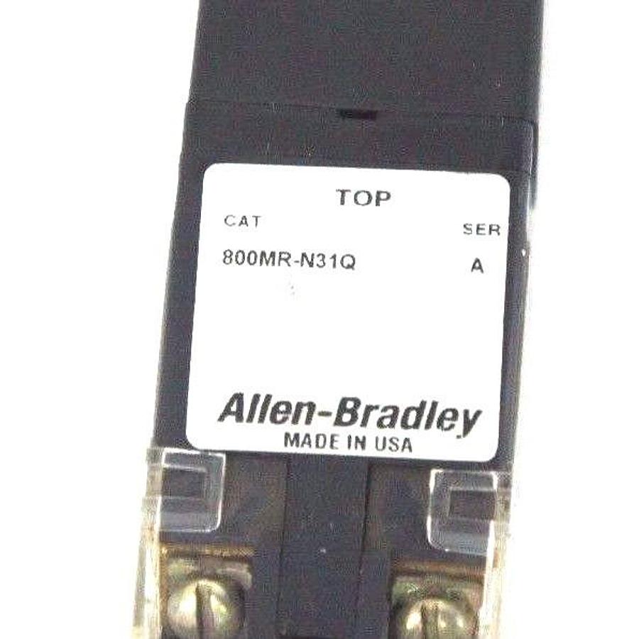Used ALLEN BRADLEY 800MR-N31Q SELECTOR SWITCH SER A W/ 800M-XAK CONTACTS SER A