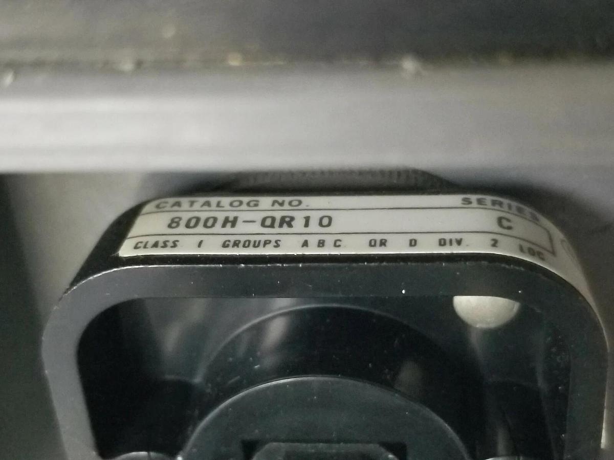Used ALLEN BRADLEY 800H-2HAF4R PUSHBUTTON ASSEMBLY SER. C 800H-QR10 800H2HAF4R