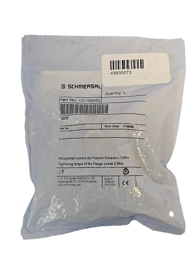Used NEW SCHMERSAL 101163555 PUSHBUTTON MOMENTARY NDTRT