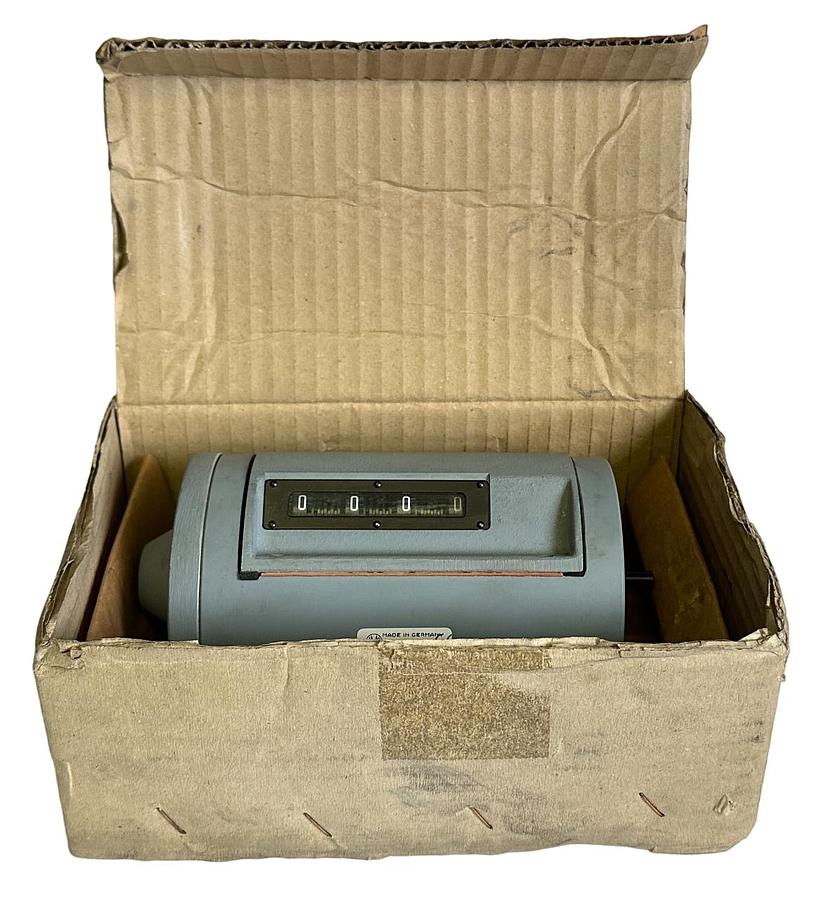 Used NEW IVO BAUMER G 220.A04 / 806627-02 ROTARY COUNTER 4-DIGIT NOS