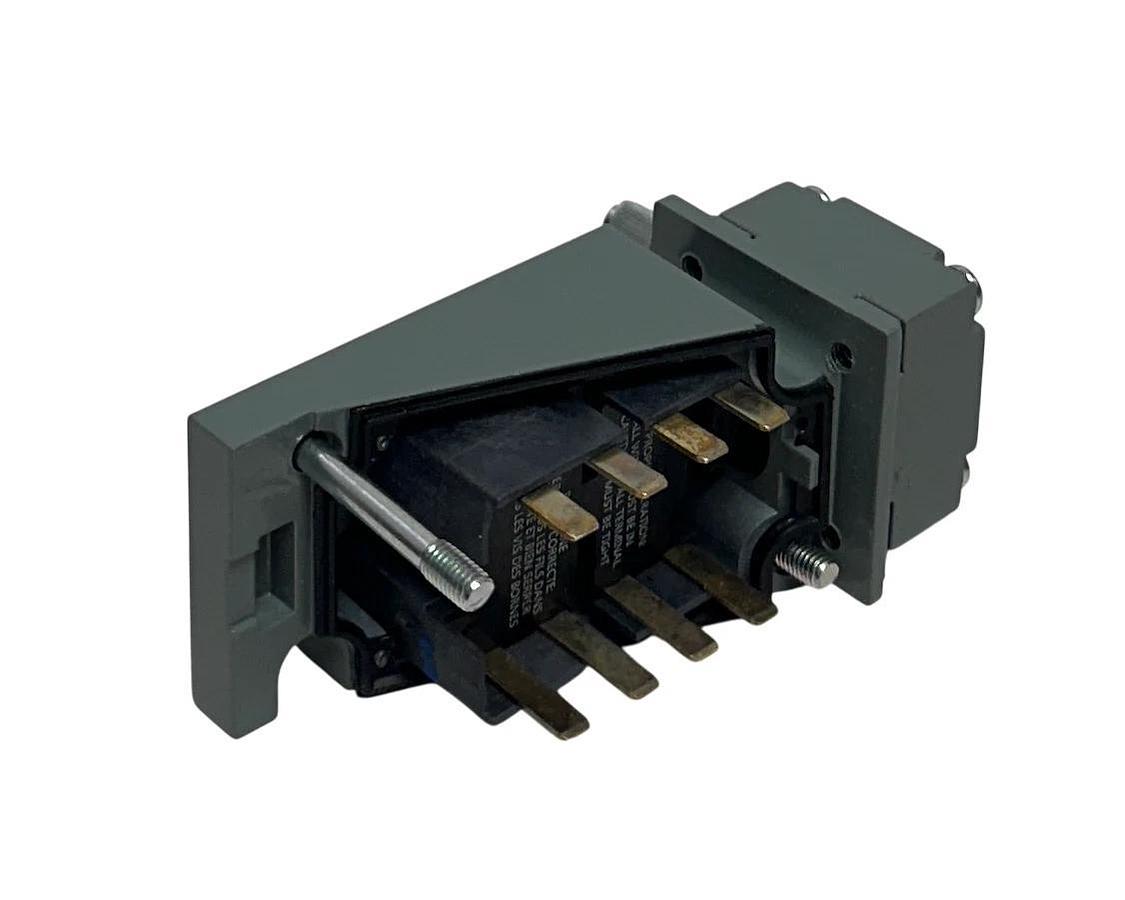 ALLEN BRADLEY 802T-ATP1 /H OILTIGHT LIMIT SWITCH PLUG-IN SPRING RETURN NSMP