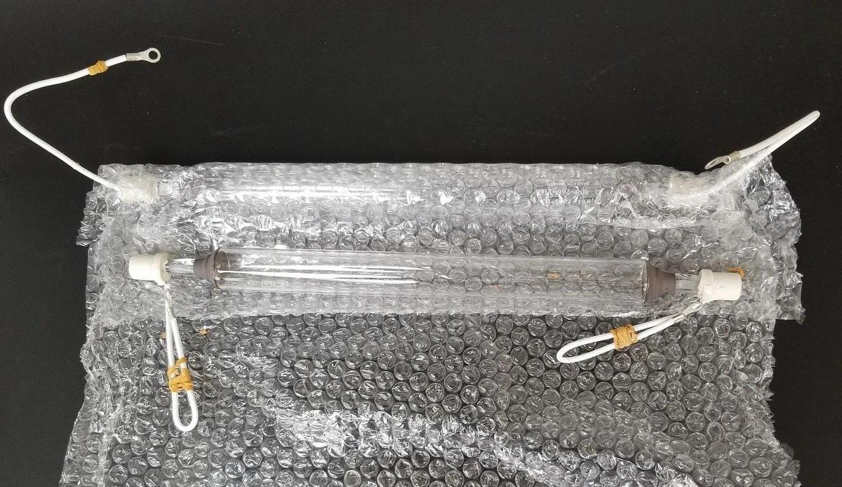 LOT OF 2 NEW UV TECH UVT-7841-B3 QUARTZ LAMPS 483339-40, UVT7841B3
