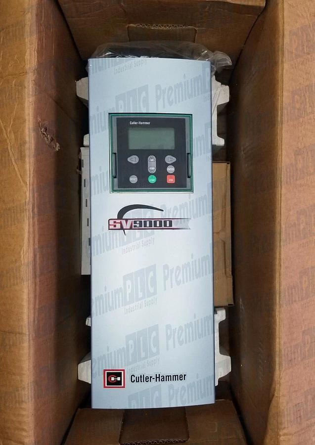 NEW CUTLER-HAMMER SV9F30AS-6M0A00 SV9000 ADJ. FREQUENCY DRIVE 3HP NEMA 1 575V