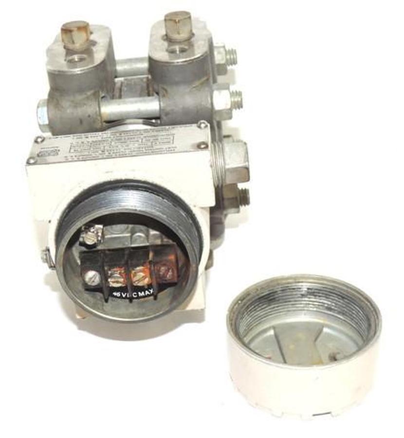 Used ABB TAYLOR INSTRUMENT 2500 PSIG ELECTRONIC TRANSMITTER 2500PSIG