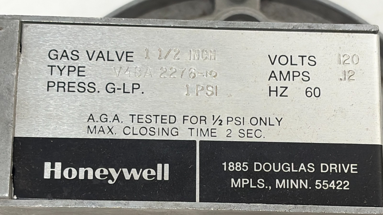 Used Honeywell V48A2276 Diaphragm Gas Valve 1-1/2 Inch NPT 120V 1 PSI Used