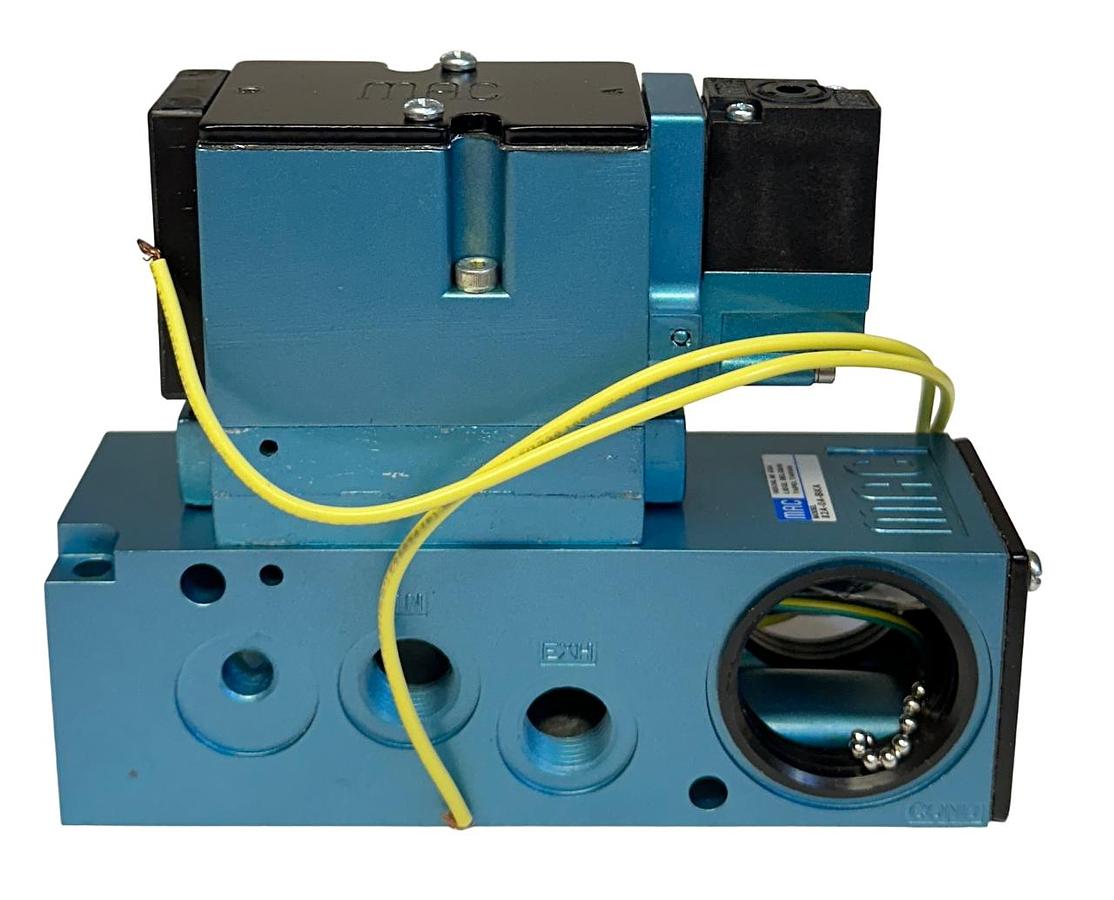 Used MAC 82A-AA-BKA-TM-DAAP-1DA / 82A-AA-000-TM-DAAP-1DA SOLENOID VALVE AND BASE NSMP