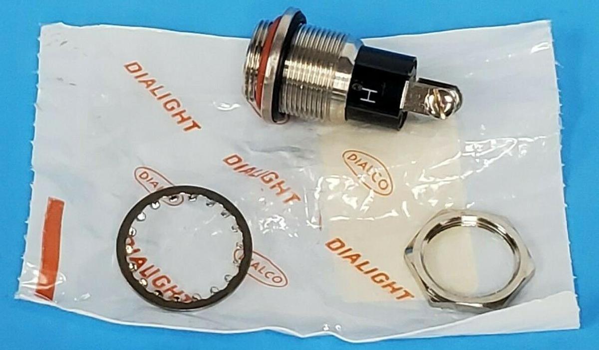 Used LOT OF 3 NEW DIALIGHT 125-1363-11-113 LAMP BASES D/C 9735 A 125136311113