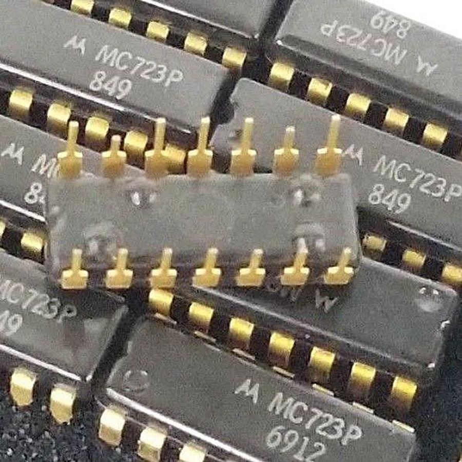 Used NEW MOTOROLA MC723P 14-PIN J-K FLIP-FLOP LOGIC IC