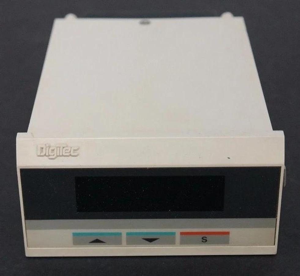 Used NIB DIGITEC 2820A-23C PANEL METER CONTROLLER 2820A23C