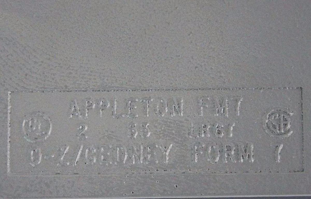 NIB APPLETON LR67 GRAYLOY FM7 CONDUIT BODY TYPE LR, 2"