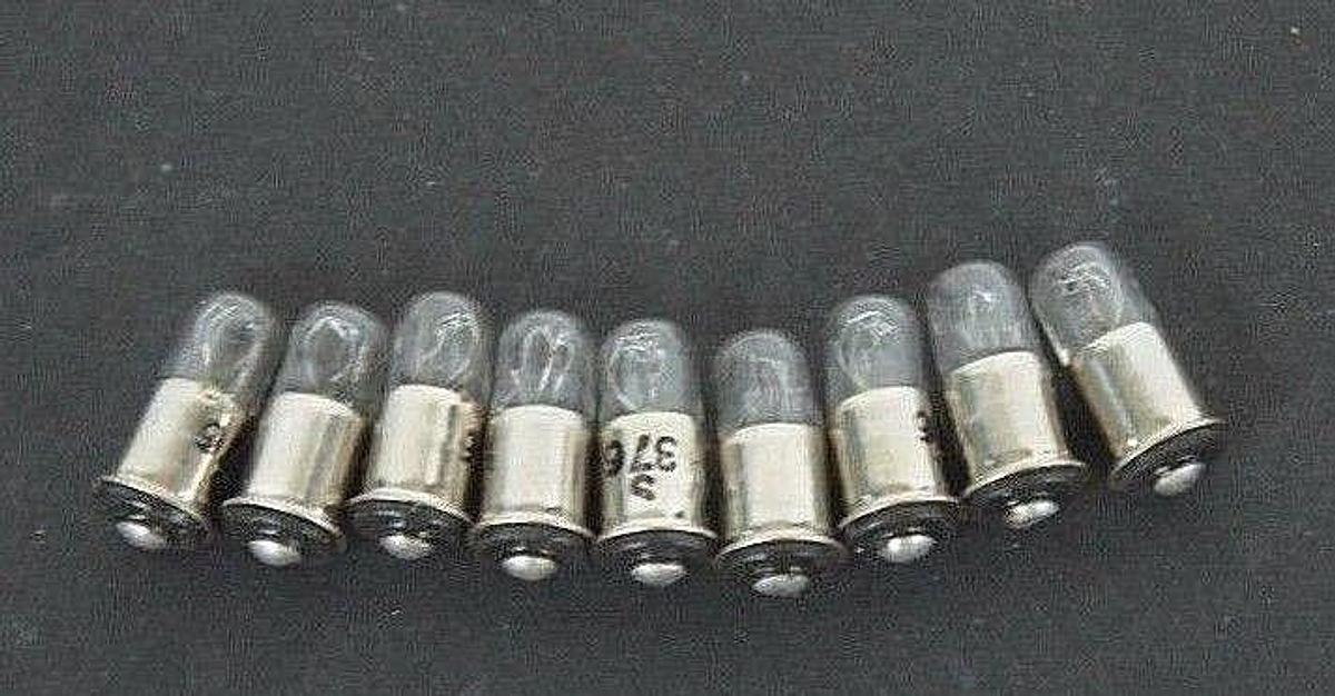 Used LOT OF 9 NEW SPC 376 LAMP MIDGET FLANGED 28V .06AMP 25000HR