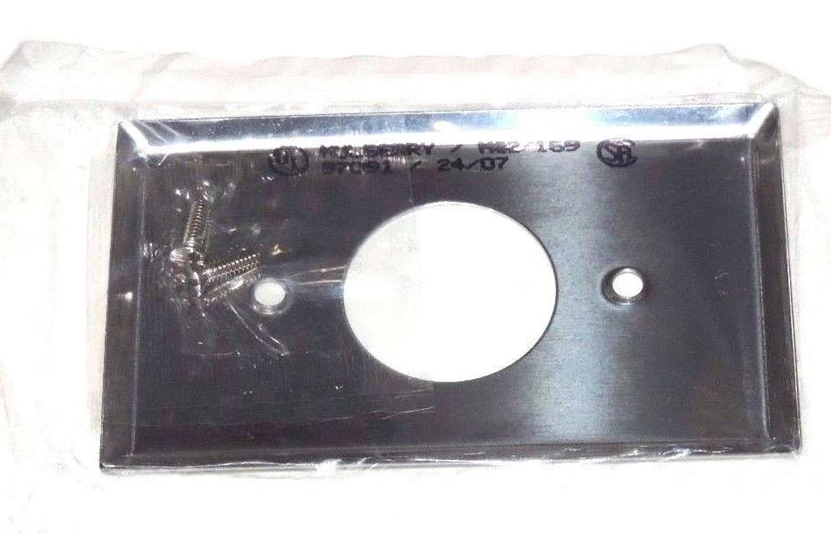 LOT OF 10 NEW MULBERRY 97091 - 11/06 SINGLE RECEPTACLE OUTLETS M#2/187