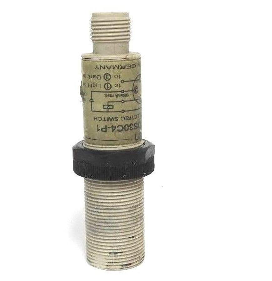Used OMRON E3F2-DS30C4-P1 PHOTOELECTRIC SWITCH E3F2DS30C4P1